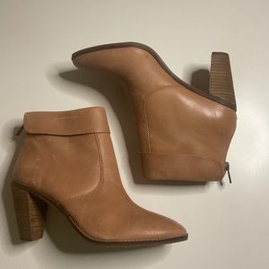 LUCKYBRAND WOMENS LATTE LEATHER BOOTS, SIZE 9.5